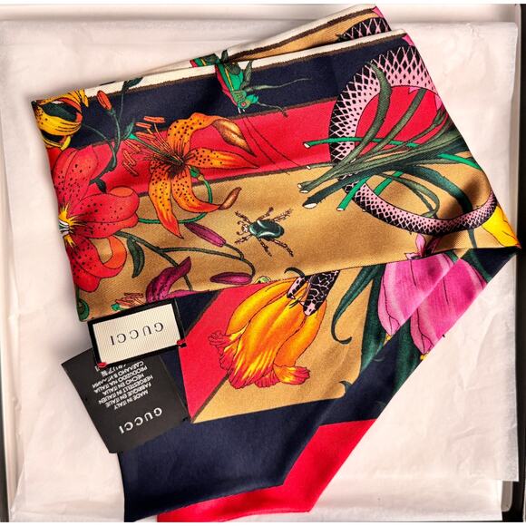 Gucci Silk Flora Snake Twill Neck Bow Scarf in Red & Blue – With Box - Picture 3 of 5